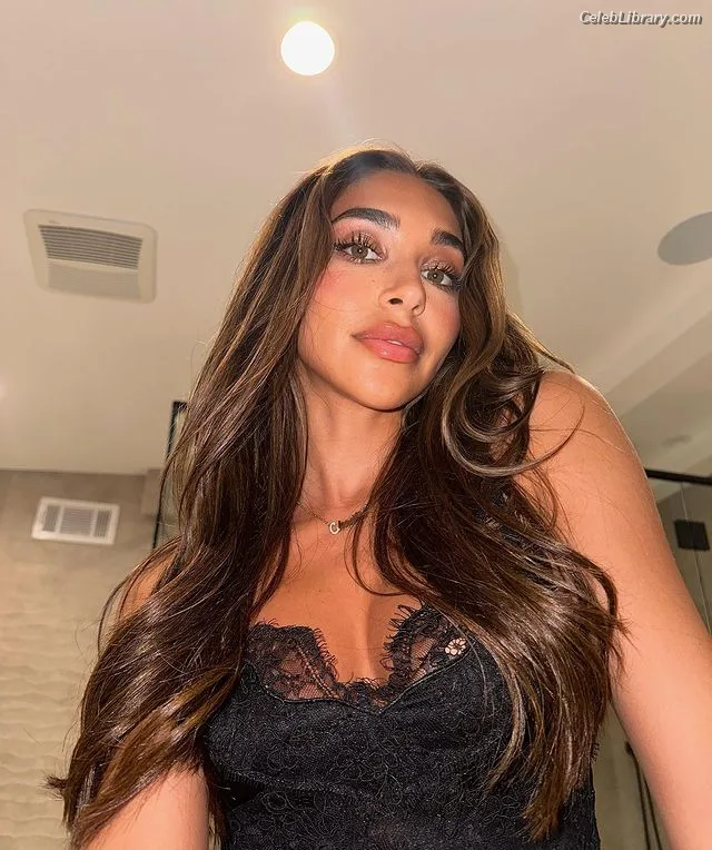 Chantel Jeffries photo 12 of 1942