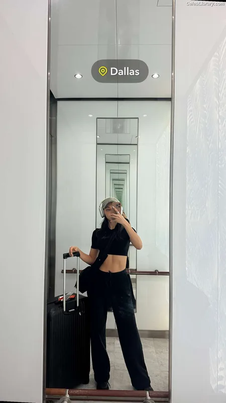 Chantel Jeffries photo 1 of 1942