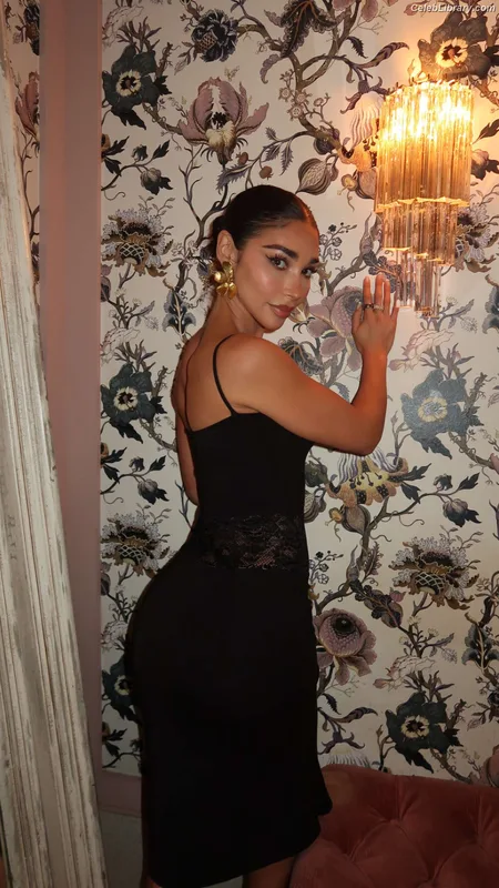 Chantel Jeffries photo 4 of 1942