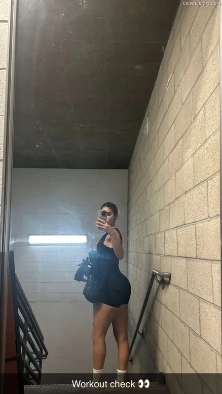 Chantel Jeffries photo 9 of 1942