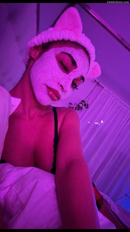 Chantel Jeffries photo 14 of 1942