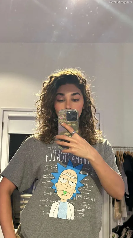 Chantel Jeffries photo 16 of 1942