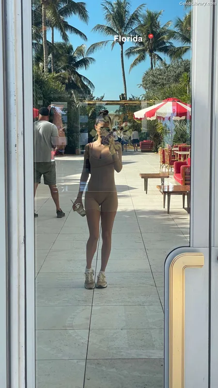 Chantel Jeffries photo 20 of 1942