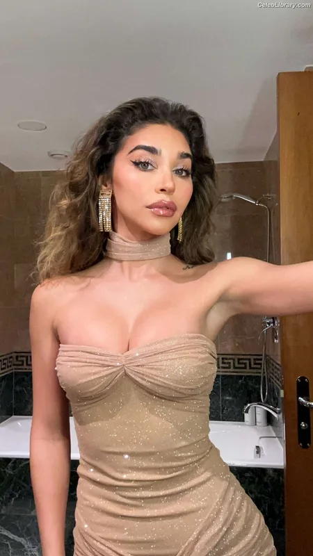Chantel Jeffries photo 2 of 1942