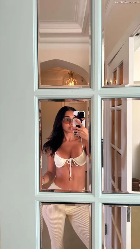 Chantel Jeffries photo 9 of 1942