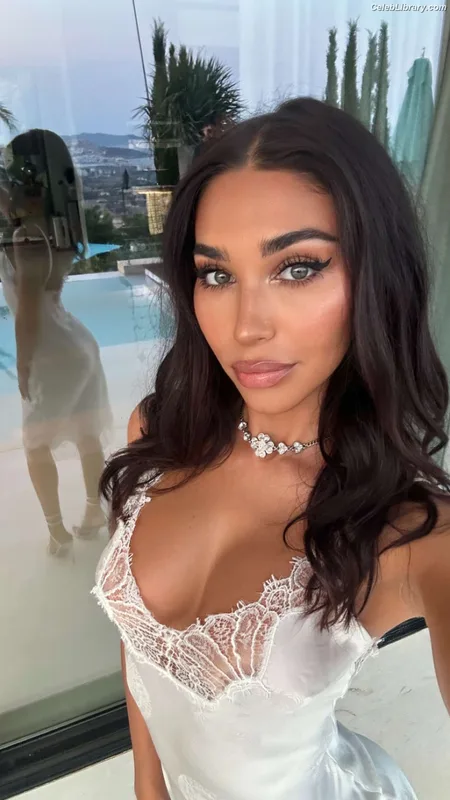 Chantel Jeffries photo 14 of 1942