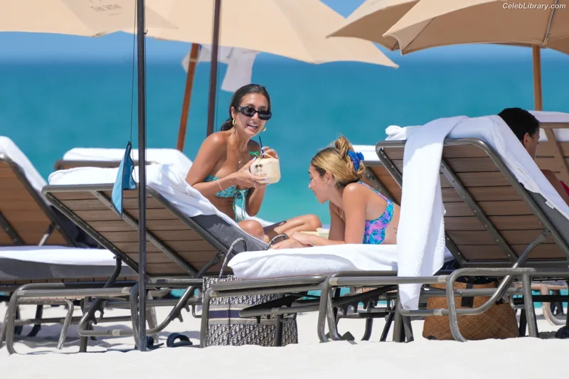 Chantel Jeffries photo 18 of 1942