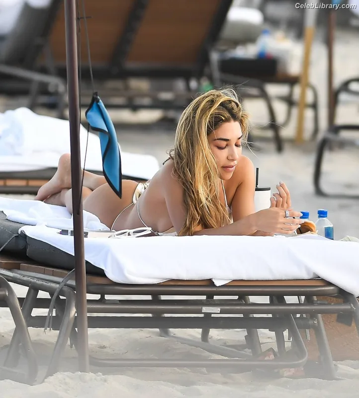 Chantel Jeffries photo 3 of 1942