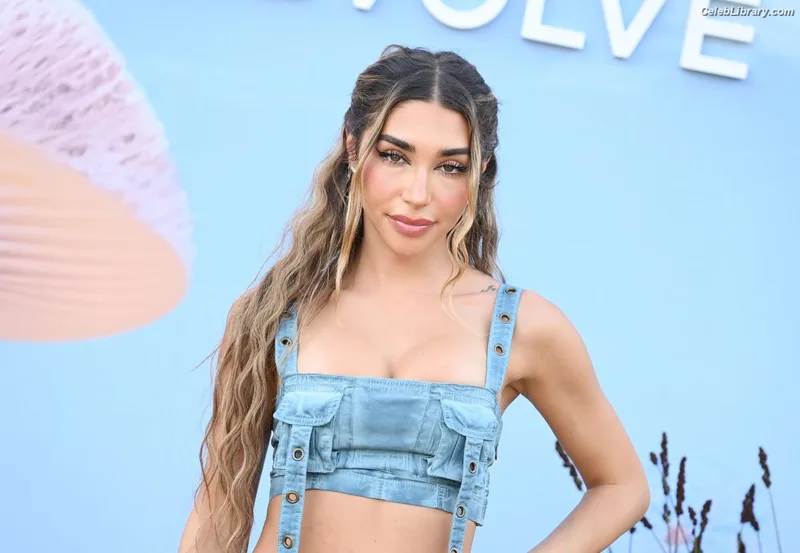 Chantel Jeffries photo 12 of 1942