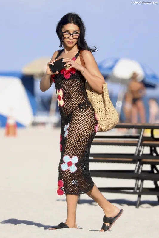 Chantel Jeffries photo 5 of 1942