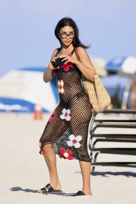 Chantel Jeffries photo 7 of 1942