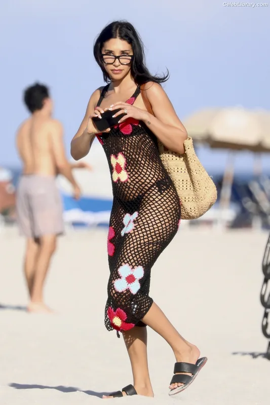 Chantel Jeffries photo 9 of 1942