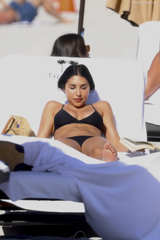 Chantel Jeffries photo 12 of 1942