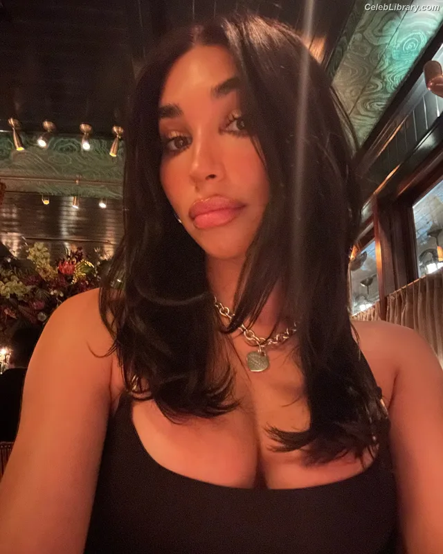 Chantel Jeffries photo 1 of 1942