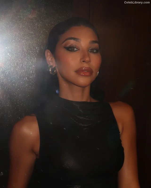 Chantel Jeffries photo 2 of 1942