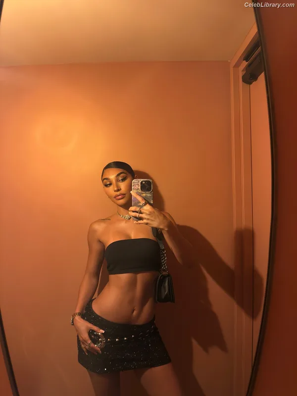 Chantel Jeffries photo 15 of 1942