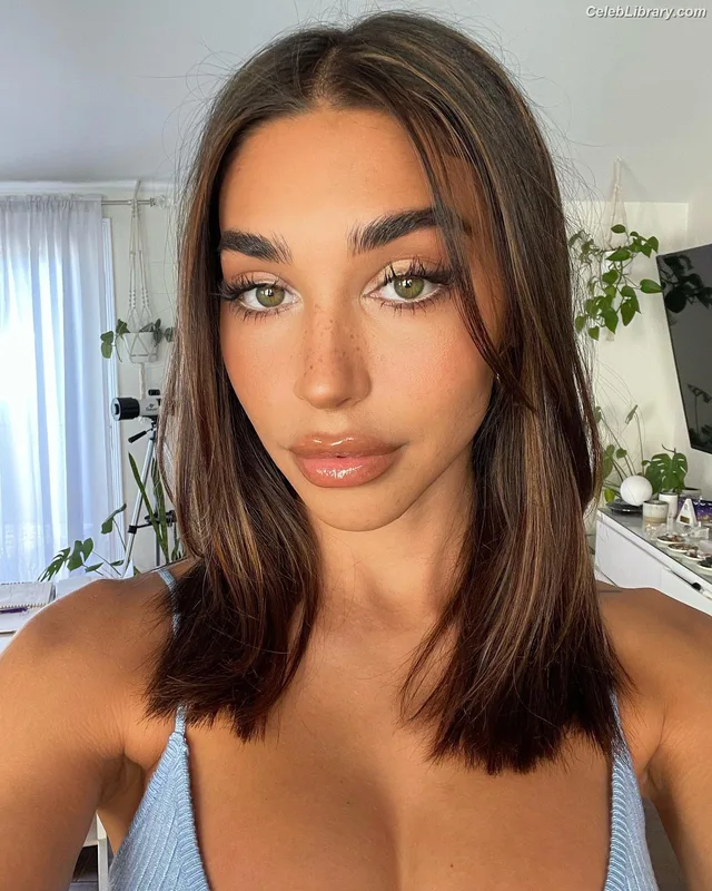 Chantel Jeffries photo 20 of 1942