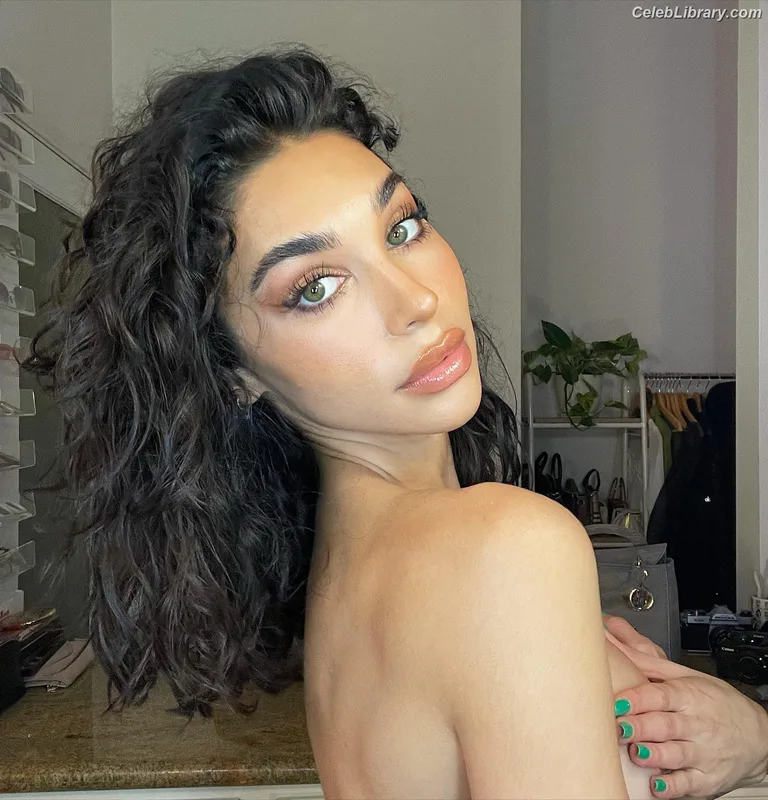 Chantel Jeffries photo 1 of 1942