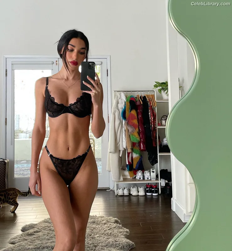 Chantel Jeffries photo 6 of 1942