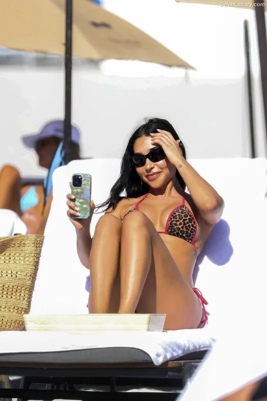 Chantel Jeffries photo 10 of 1942