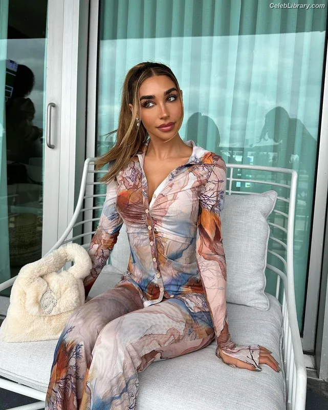 Chantel Jeffries photo 10 of 1942