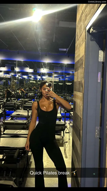 Chantel Jeffries photo 21 of 1942