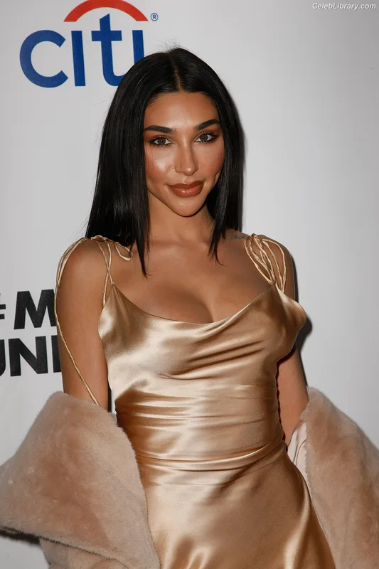 Chantel Jeffries photo 15 of 1942
