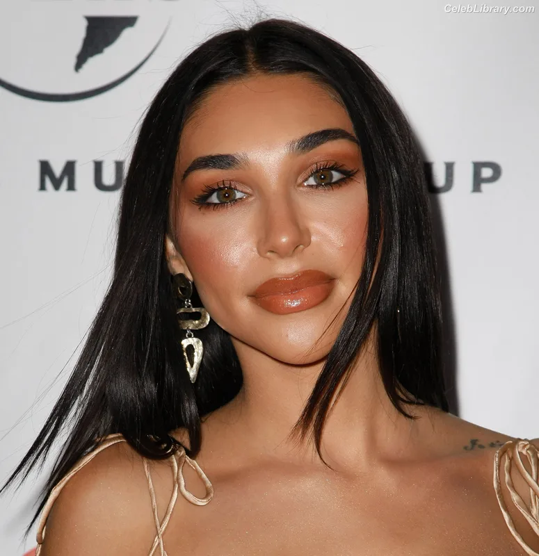 Chantel Jeffries photo 16 of 1942