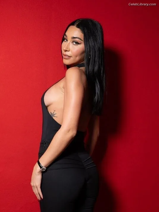 Chantel Jeffries photo 6 of 1942
