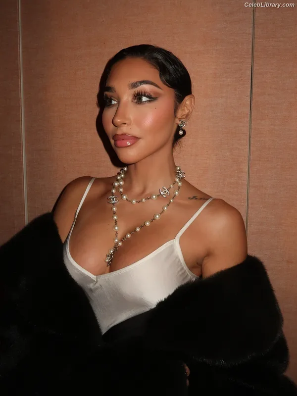 Chantel Jeffries photo 14 of 1942