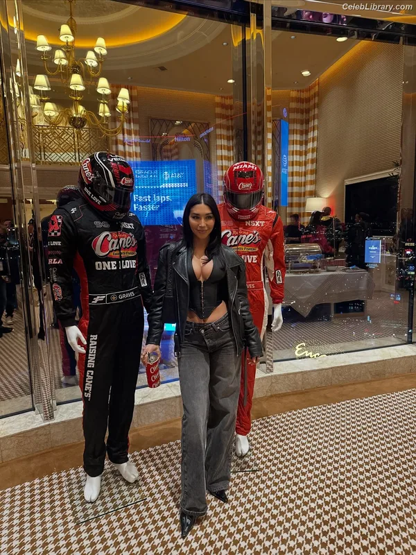 Chantel Jeffries photo 18 of 1942