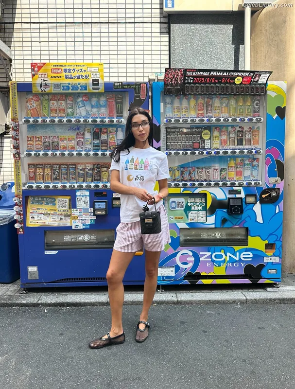Chantel Jeffries photo 2 of 1942