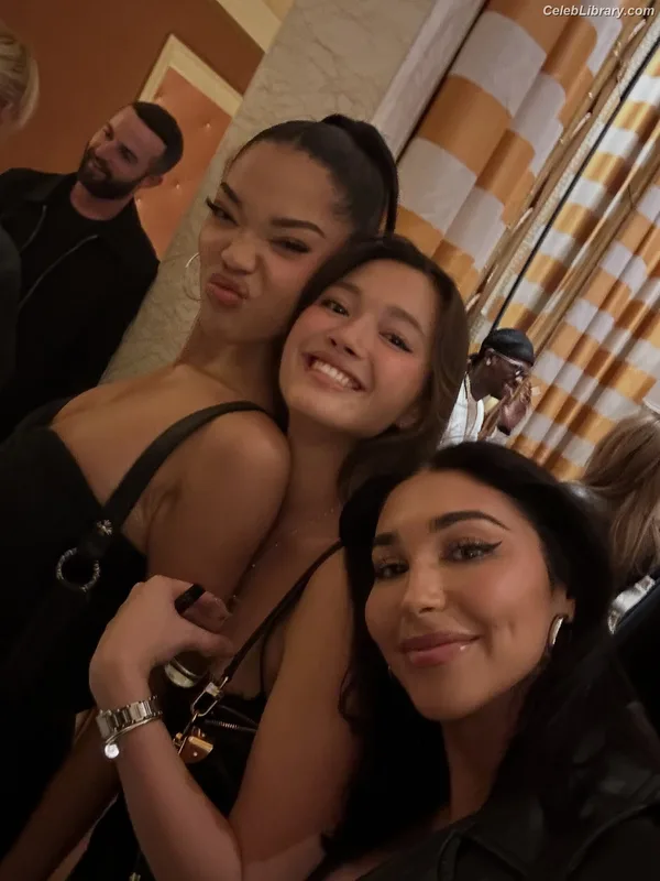 Chantel Jeffries photo 6 of 1942