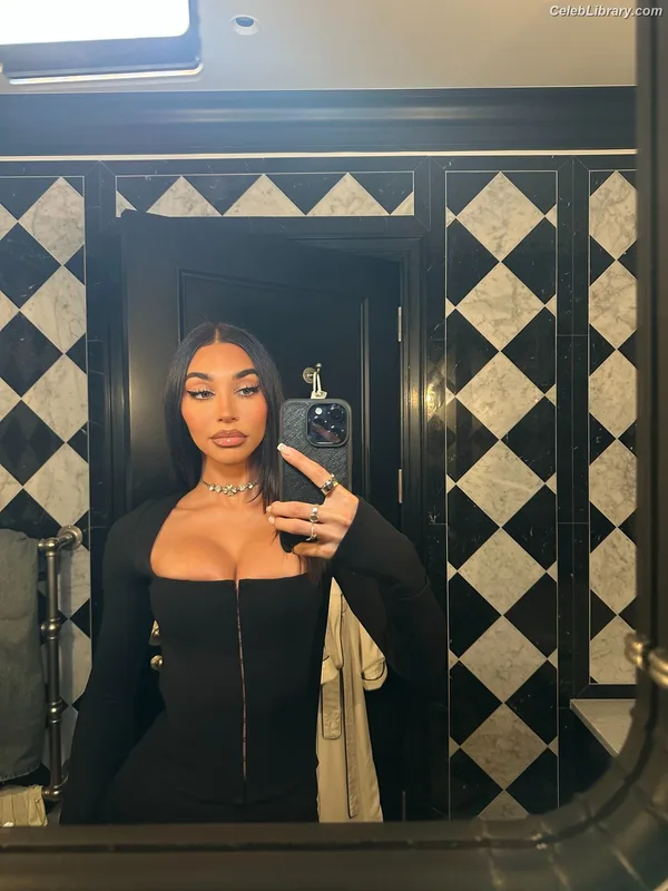Chantel Jeffries photo 15 of 1942