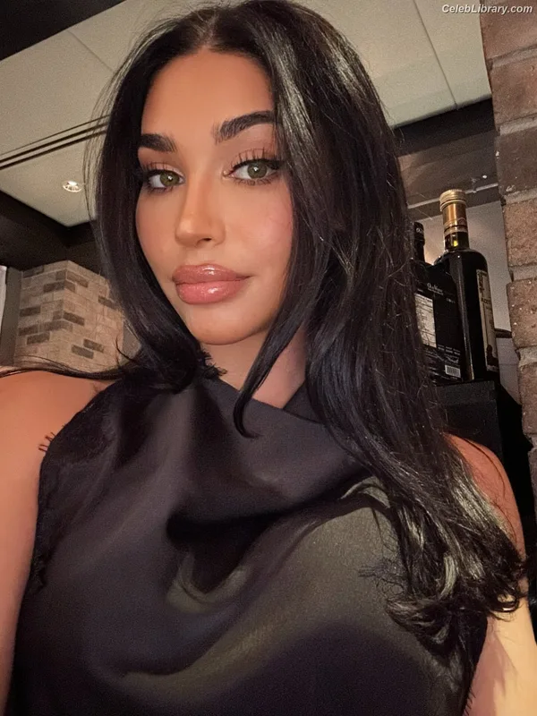 Chantel Jeffries photo 20 of 1942