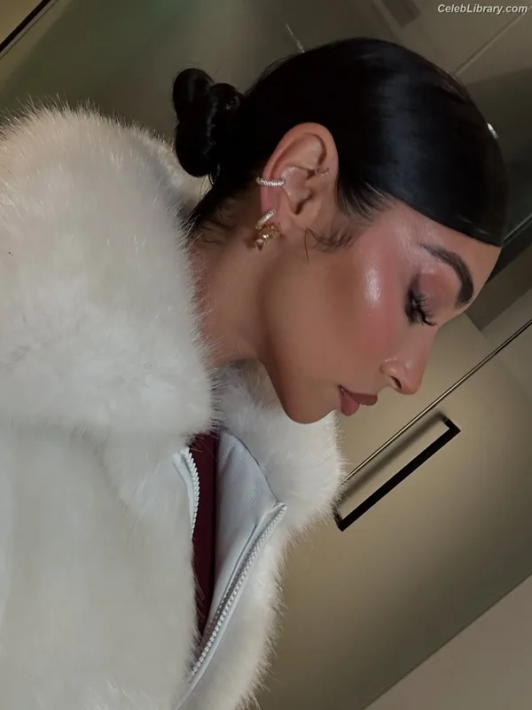 Chantel Jeffries photo 21 of 1942