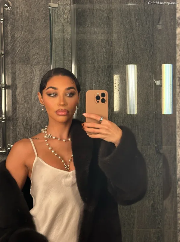 Chantel Jeffries photo 6 of 1942