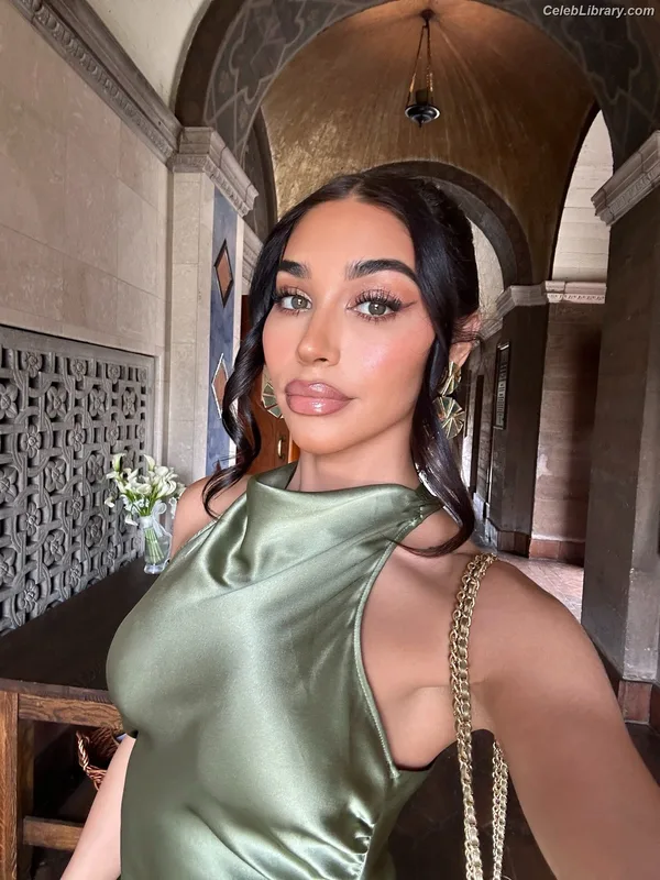 Chantel Jeffries photo 17 of 1942