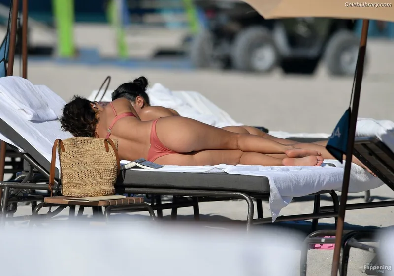 Chantel Jeffries photo 3 of 1942