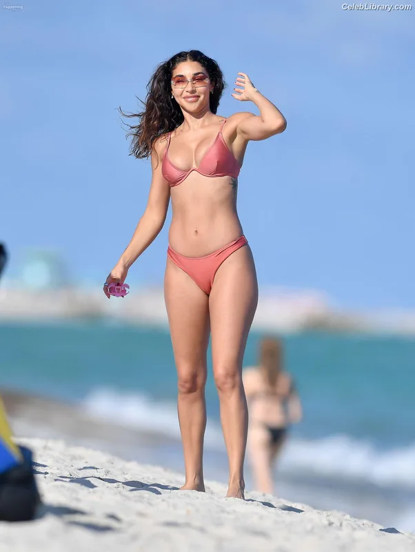 Chantel Jeffries photo 5 of 1942
