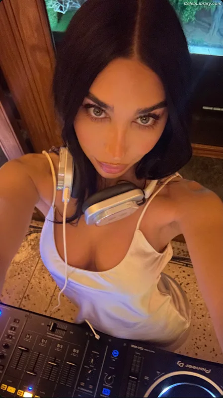Chantel Jeffries photo 18 of 1942