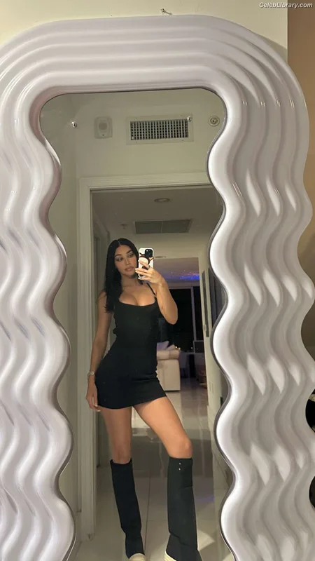 Chantel Jeffries photo 3 of 1942