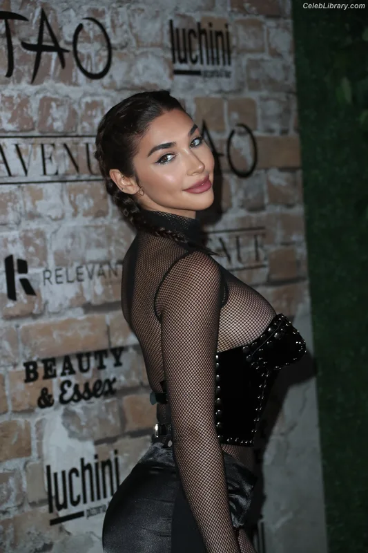 Chantel Jeffries photo 10 of 1942