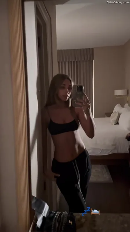 Chantel Jeffries photo 12 of 1942
