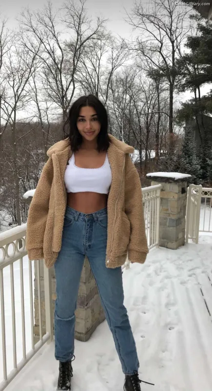 Chantel Jeffries photo 2 of 1942