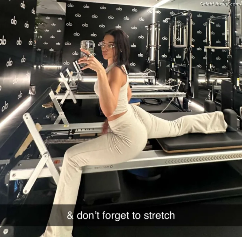 Chantel Jeffries photo 10 of 1942