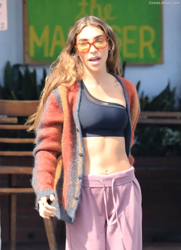 Chantel Jeffries photo 19 of 1942