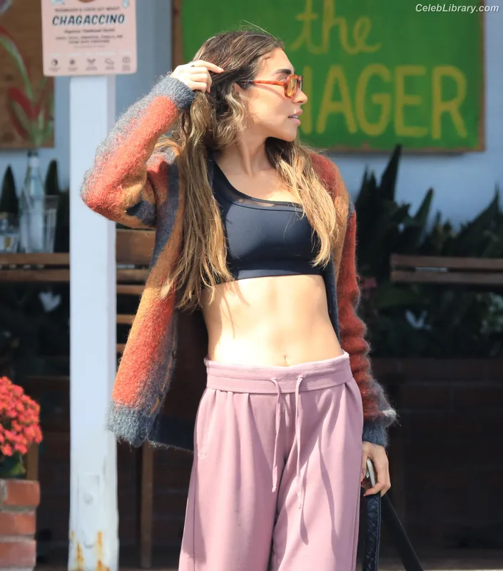 Chantel Jeffries photo 24 of 1942