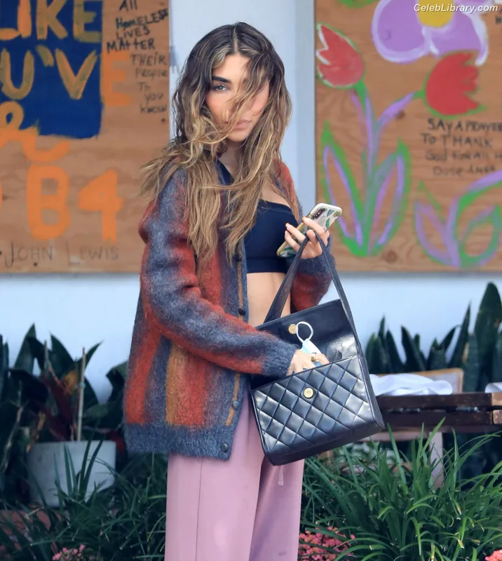 Chantel Jeffries photo 3 of 1942