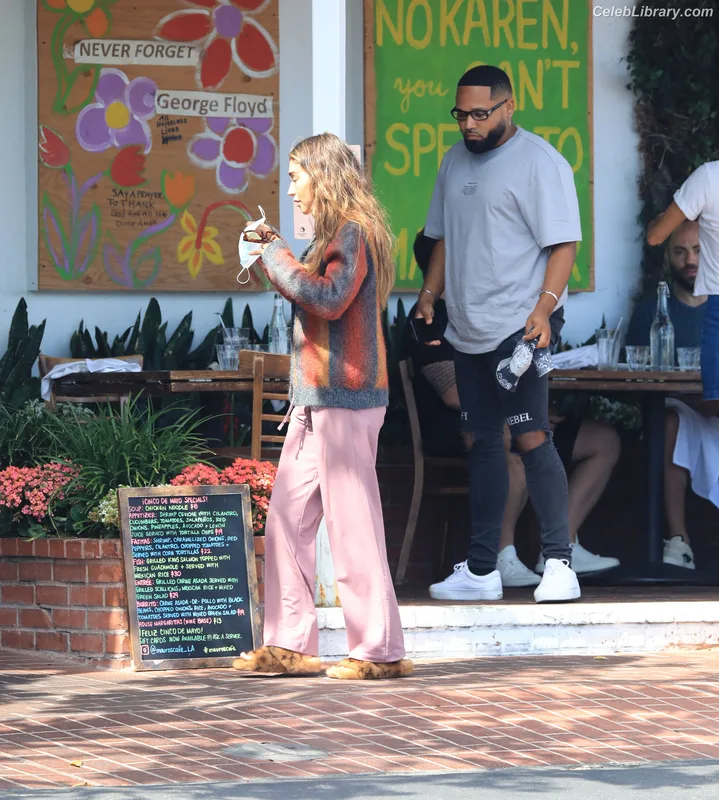 Chantel Jeffries photo 12 of 1942